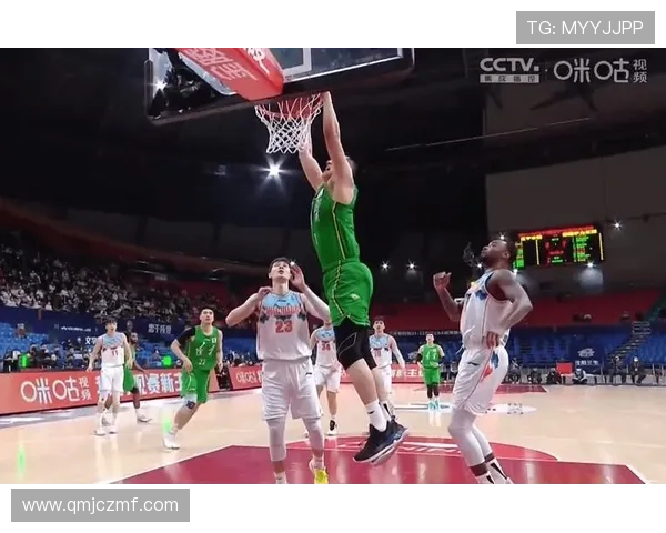 克洛尼首节火力全开四记三分狂砍13分1板1断展现神准外线能力